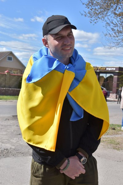 Звільненого з російського полону бійця Василя Новака зустріли на Рівненщині Звільненого з російського полону бійця Василя Новака зустріли на Рівненщині