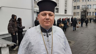 У Житомирі після літургії освячували великодні кошики у Свято-Михайлівському соборі У Житомирі після літургії освячували великодні кошики у Свято-Михайлівському соборі