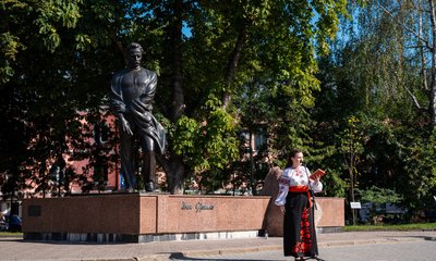 Іван Франко, пам'ятник, ведуча