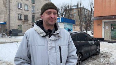 "Ідеш – дуже слизько". Дніпро бореться з ожеледецею "Ідеш – дуже слизько". Дніпро бореться з ожеледецею