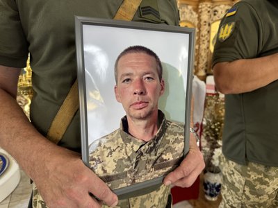 На Полтавщині прощаються із військовим Сергієм Погребним На Полтавщині прощаються із військовим Сергієм Погребним