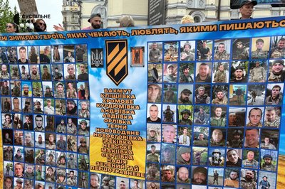 У Києві відбулася акція на підтримку полонених та зниклих безвісти У Києві відбулася акція на підтримку полонених та зниклих безвісти