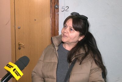Мешканка пошкодженого будинку внаслідок атаки РФ у Чернівцях