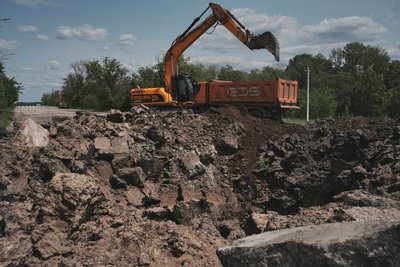 Вирва від балістичних ракет у Київському районі Харкова, якими сьогодні вночі по місту поцілили росіяни Вирва від балістичних ракет у Київському районі Харкова, якими сьогодні вночі по місту поцілили росіяни