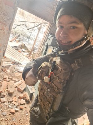 "У 17 — окопи, у 18 — бойові": історія дівчини, яка боронить Україну з 18 років "У 17 — окопи, у 18 — бойові": історія дівчини, яка боронить Україну з 18 років