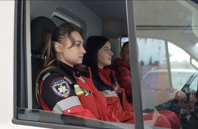 “FPV ганяються за нашими авто”: як працюють фахівці екстреної допомоги на прикордонній Сумщині “FPV ганяються за нашими авто”: як працюють фахівці екстреної допомоги на прикордонній Сумщині