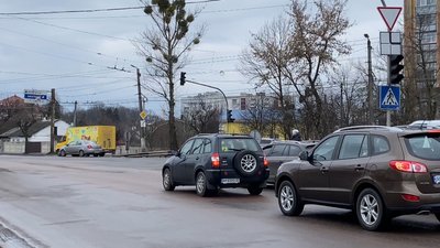 У Житомирі ліквідовують наслідки атаки дронів РФ: без електрики лишалися 150 тисяч споживачів У Житомирі ліквідовують наслідки атаки дронів РФ: без електрики лишалися 150 тисяч споживачів