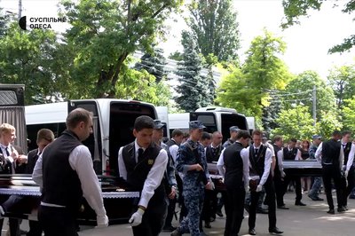 "Мертвих бачу частіше, ніж живих": в Одесі поховали начмеда батальйону, який загинув під Бахмутом "Мертвих бачу частіше, ніж живих": в Одесі поховали начмеда батальйону, який загинув під Бахмутом