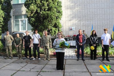 У Житомирі відкрили меморіальну дошку загиблому військовому Максиму Шарварчуку У Житомирі відкрили меморіальну дошку загиблому військовому Максиму Шарварчуку