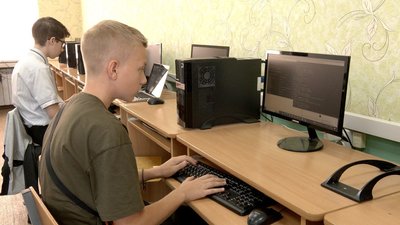 На Вінниччині ліцеїсти на 3D-принтері виготовляють дрони для оборонців На Вінниччині ліцеїсти на 3D-принтері виготовляють дрони для оборонців