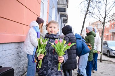 У Полтаві продаватимуть тюльпани, щоб зібрати кошти для військових