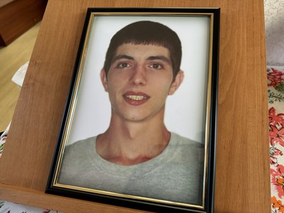 У Херсоні в останню путь провели бійців Євгена Черчеля та Володимира Тімохіна У Херсоні в останню путь провели бійців Євгена Черчеля та Володимира Тімохіна