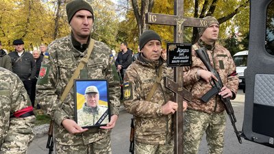 У Полтаві прощаються із чотирма військовими, які загинули на війні з РФ