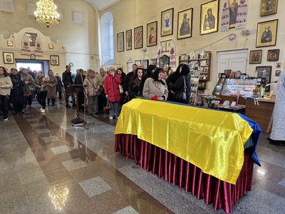 Поліг на Донеччині: у Полтаві попрощалися із військовим Олександром Мельніковим Поліг на Донеччині: у Полтаві попрощалися із військовим Олександром Мельніковим
