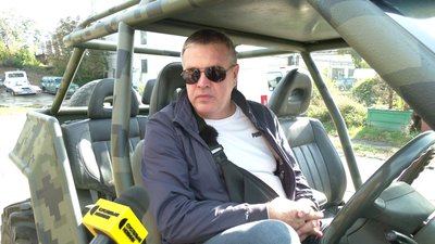"Керувати ним дуже просто": рівненські волонтери роблять автомобілі типу багі на фронт "Керувати ним дуже просто": рівненські волонтери роблять автомобілі типу багі на фронт