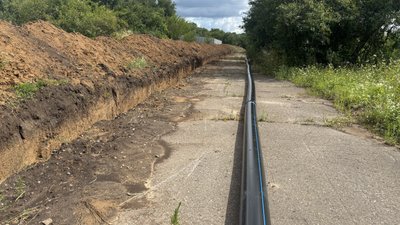 У Південному міняють водогін, через який місто тиждень сиділо без води У Південному міняють водогін, через який місто тиждень сиділо без води