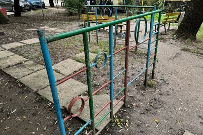 Дитячий майданчик на вулиці Глібова, 12
