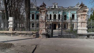 “Несучі стіни садиби удар витримали”: як садиба Сумовських у Сумах витримала обстріли в 1943 та 2025 “Несучі стіни садиби удар витримали”: як садиба Сумовських у Сумах витримала обстріли в 1943 та 2025