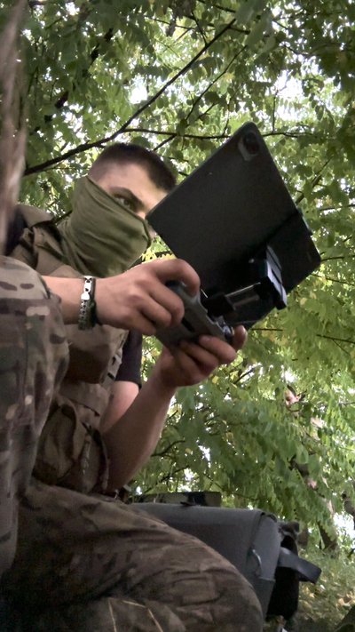 Аеророзвідник 102 бригади літає на дроні Аеророзвідник 102 бригади літає на дроні