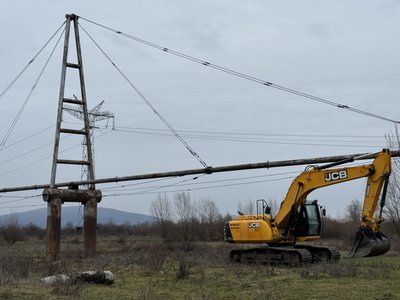 "Працюють представники аварійних служб": на Закарпатті паводок підмив опору газопроводу "Працюють представники аварійних служб": на Закарпатті паводок підмив опору газопроводу