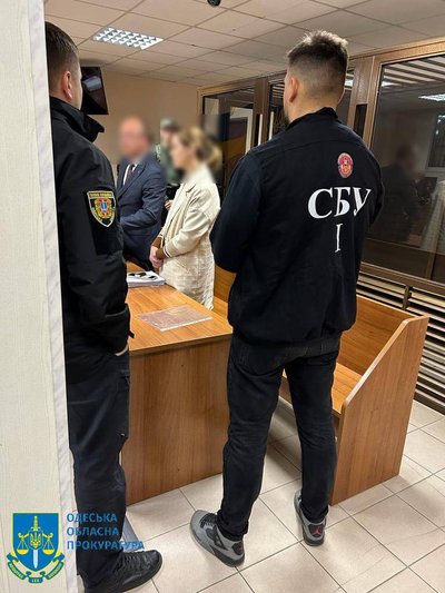 Заволоділи базою відпочинку Укрпошти: в Одеській області викрили злочинну групу — прокуратура