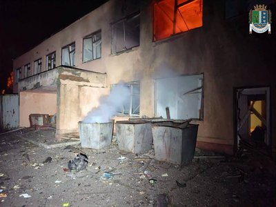 РФ атакувала Одещину дронами: через влучання спалахнули пожежі в порту та заповіднику РФ атакувала Одещину дронами: через влучання спалахнули пожежі в порту та заповіднику