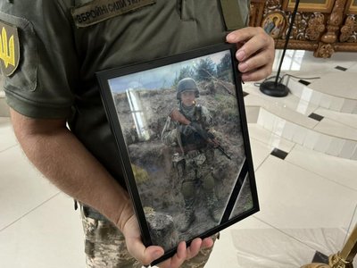 На Тернопільщині в останню дорогу провели захисника України Михайла Колодчука На Тернопільщині в останню дорогу провели захисника України Михайла Колодчука