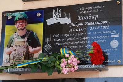 На Вінниччині відкрили пам’ятну дошку загиблому бійцю бригади "Червона Калина" На Вінниччині відкрили пам’ятну дошку загиблому бійцю бригади "Червона Калина"