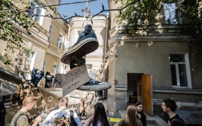 Гаражний розпродаж від Сергія Жадана зібрав понад 42 тисячі гривень на потреби ЗСУ (ФОТО) Гаражний розпродаж від Сергія Жадана зібрав понад 42 тисячі гривень на потреби ЗСУ (ФОТО)