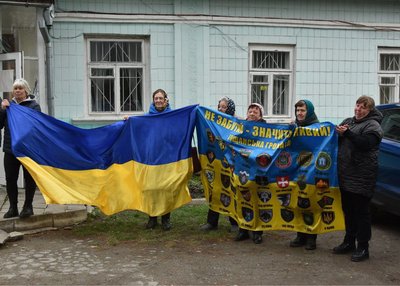 Звільненого з полону Василя Романчка зустріли у Гощанській громаді на Рівненщині Звільненого з полону Василя Романчка зустріли у Гощанській громаді на Рівненщині
