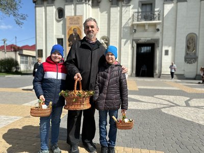 Архикатедральний Собор Непорочного Зачаття Пресвятої Богородиці, освячення кошиків, Великдень, паски, Тернопіль Архикатедральний Собор Непорочного Зачаття Пресвятої Богородиці, освячення кошиків, Великдень, паски, Тернопіль