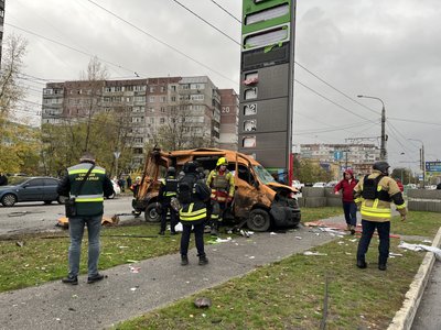 "Оці подушки мене врятували". Що розповіли жителі Сум, які опинилися в центрі удару РФ "Оці подушки мене врятували". Що розповіли жителі Сум, які опинилися в центрі удару РФ