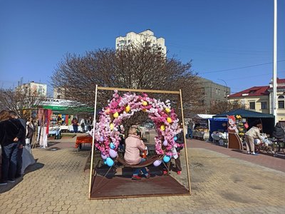 Від пасок до виробів ручної роботи: у Хмельницькому розпочався ярмарок "Великодній Крафт" Від пасок до виробів ручної роботи: у Хмельницькому розпочався ярмарок "Великодній Крафт"