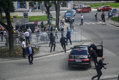 У прем'єра Словаччини Фіцо стріляли на виїзному засіданні уряду, він у лікарні