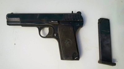 Зброя, якою, ймовірно, погрожували неповнолітньому та його матері, серпень 2026 року, Хмельниччина