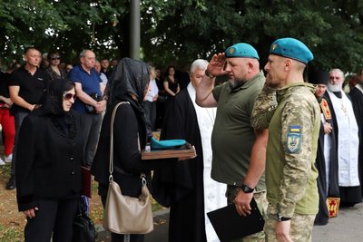 В Ужгороді попрощалися із захисником, лікарем-хірургом Олегом Наконечним В Ужгороді попрощалися із захисником, лікарем-хірургом Олегом Наконечним