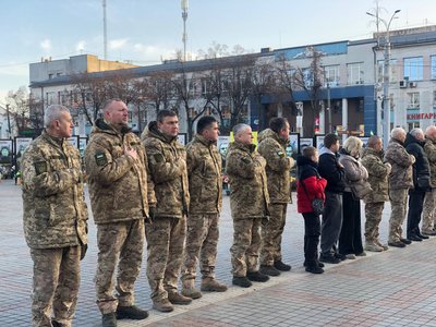Акцію "Стою за..." організували в день Збройних сил України в Рівному Акцію "Стою за..." організували в день Збройних сил України в Рівному