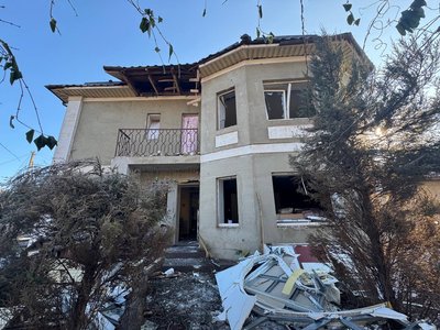 "Головне, що живі-здорові". Що відбувається на місці ракетного удару по Кривому Рогу