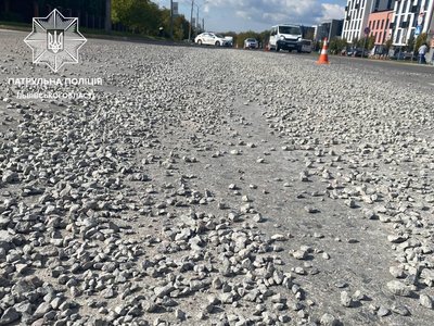 У Львові склали протокол на водія, який забруднив щебенем проїжджу частину У Львові склали протокол на водія, який забруднив щебенем проїжджу частину