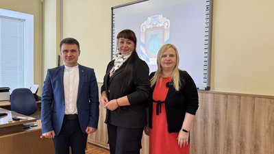 Читає лекції іноземними мовами: у кропивницькому університеті працює ШІ-викладачка