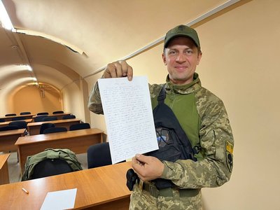 Медики, військові, представники Університету третього віку. Жителі Дніпра долучились до написання радіодиктанту