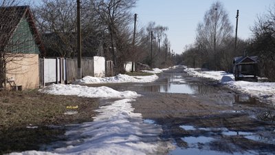 У село Золотинка, що на Чернігівщині, через погану якість дороги відмовляється їздити транспорт У село Золотинка, що на Чернігівщині, через погану якість дороги відмовляється їздити транспорт