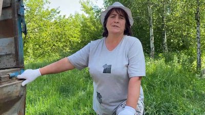 Жителька прикордонної Вороб'ївки на Чернігівщині Тамара Сморщок розповідає, як живе село Жителька прикордонної Вороб'ївки на Чернігівщині Тамара Сморщок розповідає, як живе село