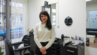 перукарка з Торецька переселенка Тетяна Гризодуб салон краси Дніпро 5 грудня 2024 рік перукарка з Торецька переселенка Тетяна Гризодуб салон краси Дніпро 5 грудня 2024 рік