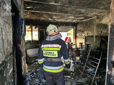 В Одесі через пожежу госпіталізували чоловіка та дівчинку В Одесі через пожежу госпіталізували чоловіка та дівчинку