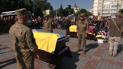 З бійцями Юрієм Поліщуком та Костянтином Опальчуком попрощалися у Рівному