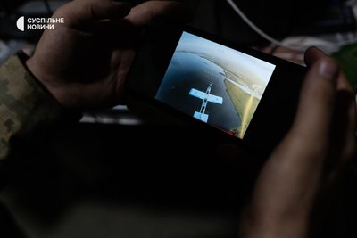 Пілот перехоплювача 40-ї бригади морпіхів показує, як виглядає момент збиття російського дрона "Молнія". Херсонщина, травень 2026 року Пілот перехоплювача 40-ї бригади морпіхів показує, як виглядає момент збиття російського дрона "Молнія". Херсонщина, травень 2026 року