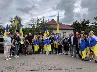 Повернувся додому після полону: у Великих Лучках на Закарпатті зустріли Василя Козаря Повернувся додому після полону: у Великих Лучках на Закарпатті зустріли Василя Козаря