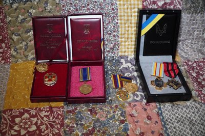 "Сини з батьком на фронті". Інтерв’ю з матір’ю та дружиною військовослужбовців "Сини з батьком на фронті". Інтерв’ю з матір’ю та дружиною військовослужбовців