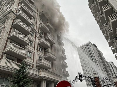 У Києві ліквідували пожежу в багатоповерхівці, врятували 12 мешканців У Києві ліквідували пожежу в багатоповерхівці, врятували 12 мешканців